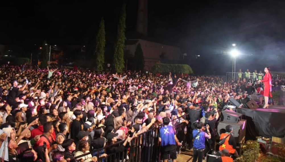 ILUSTRASI: Dangdutan ing Alun-Alun Giri Krida Bakti Wonogiri nalika Festival Agustus Merdeka 2023. (DOKUMEN/RADAR SOLO)