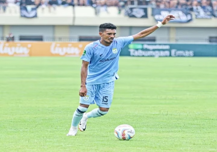 Alfin saat masih berseragam Persela.