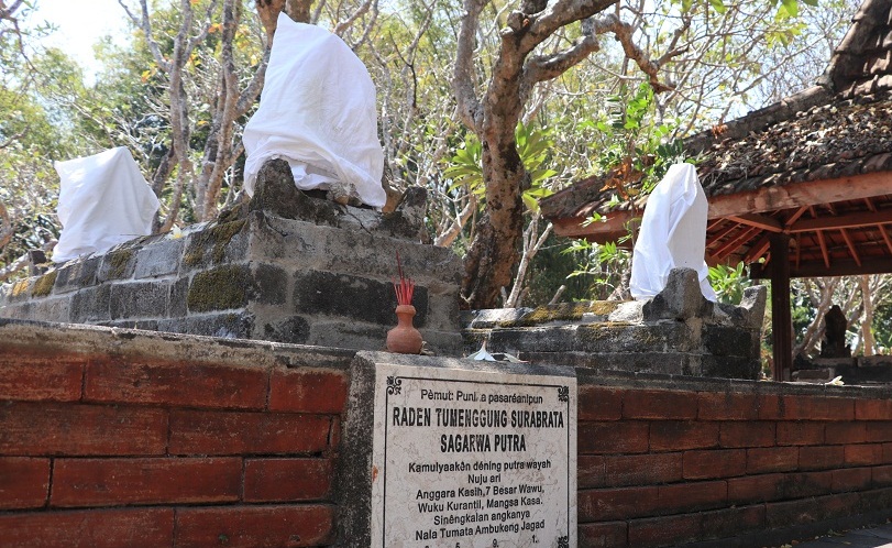 PERAWATAN: Makam Adipati Ponorogo ke X (Bupati Kota Lama) Raden Tumenggung Surabrata setelah diperbaiki sejarawan dengan cara swadaya.