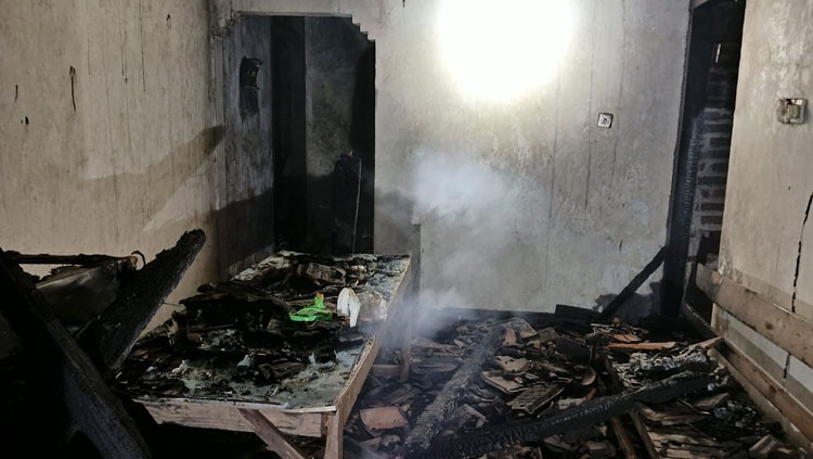 LUDES: Kebakaran rumah warga Desa Kasihan, Tegalombo, Pacitan, Minggu malam (4/7).