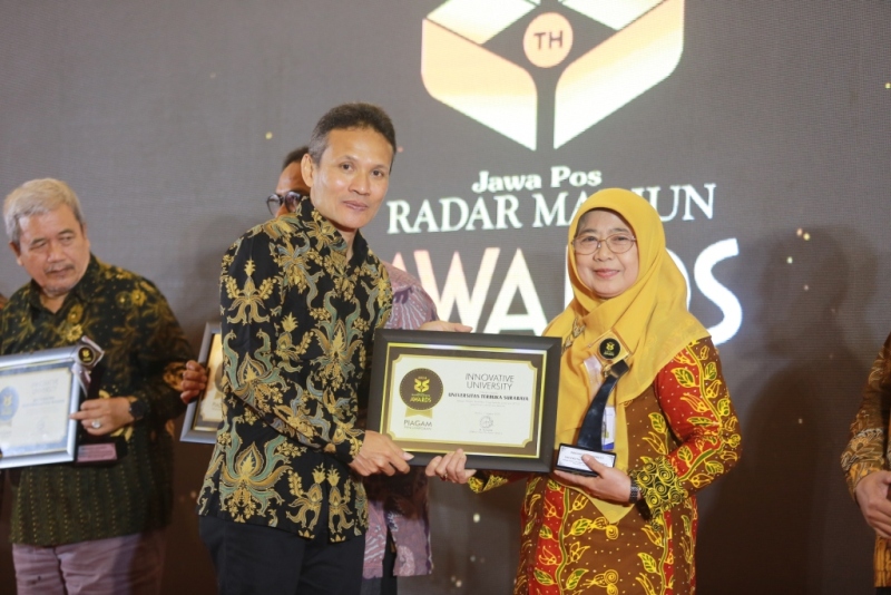 Universitas Terbuka Surabaya mendapatkan penghargaan Innovative University Radar Madiun Awards 2024. (BAGAS BIMANTARA/RADAR MADIUN)