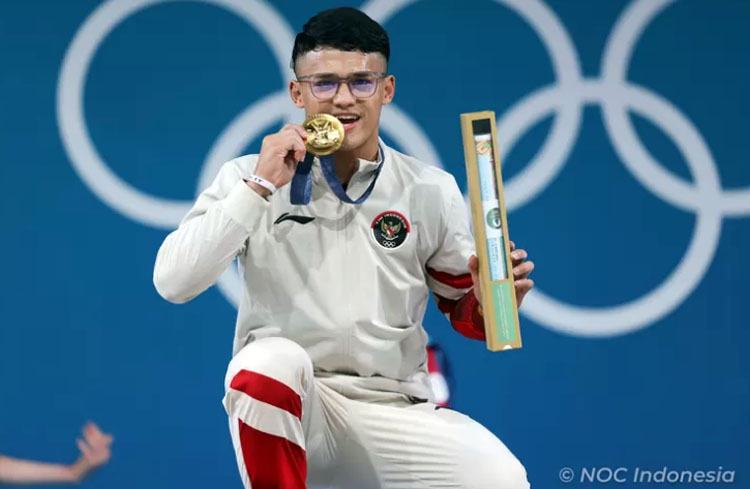 Rizki Juniansyah usai prosesi pengalungan medali Olimpiade 2024.