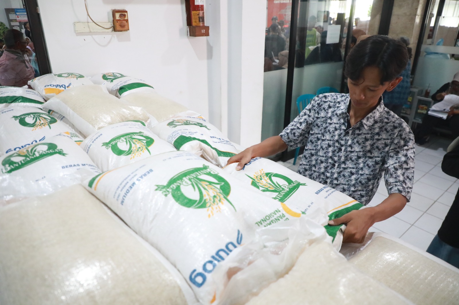 BAHAN PANGAN: Bulog Madiun catat stok total beras saat ini mencapai 7.970 ton. (ISTIMEWA)