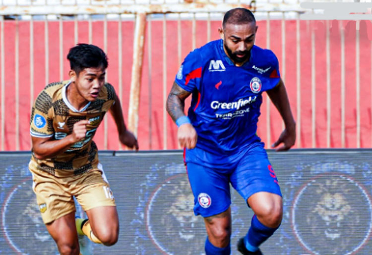 Arema FC ditahan imbang tanpa gol Dewa United di Liga 1 hari ini.