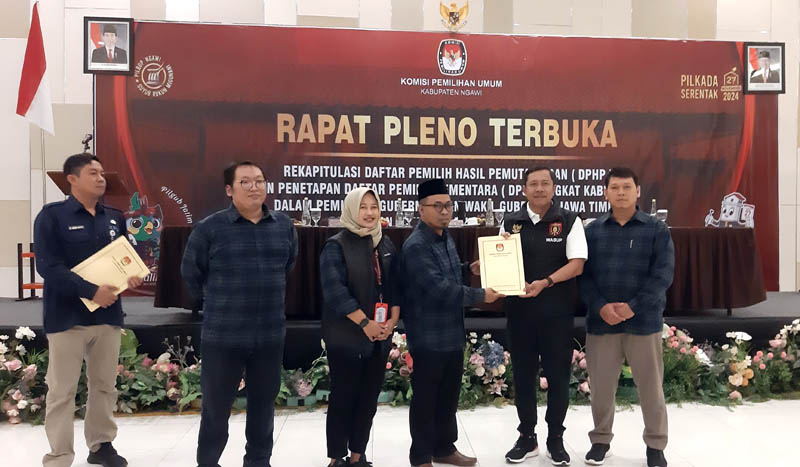AMBIL KEPUTUSAN: Rapat pleno KPU Ngawi menetapkan DPS Pilkada Ngawi 2024.
