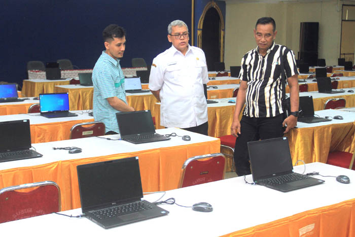 REKRUTMEN ABDI NEGARA: Tim BKPSDM Ngawi mengecek kesiapan lokasi ujian seleksi PPPK di Asrama Haji Kota Madiun tahun lalu.