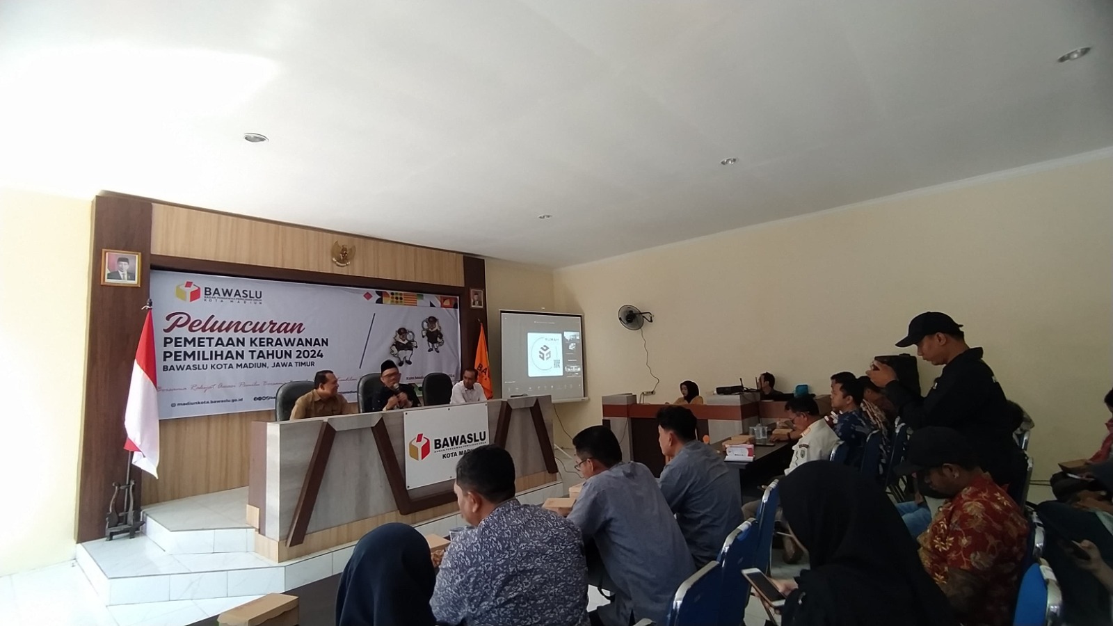 RAKOR: Bawaslu Kota Madiun resmi memetakan kerawanan Pilkada 2024 kemarin (18/8). (ANGGIYAN BAYU/RADAR MADIUN)