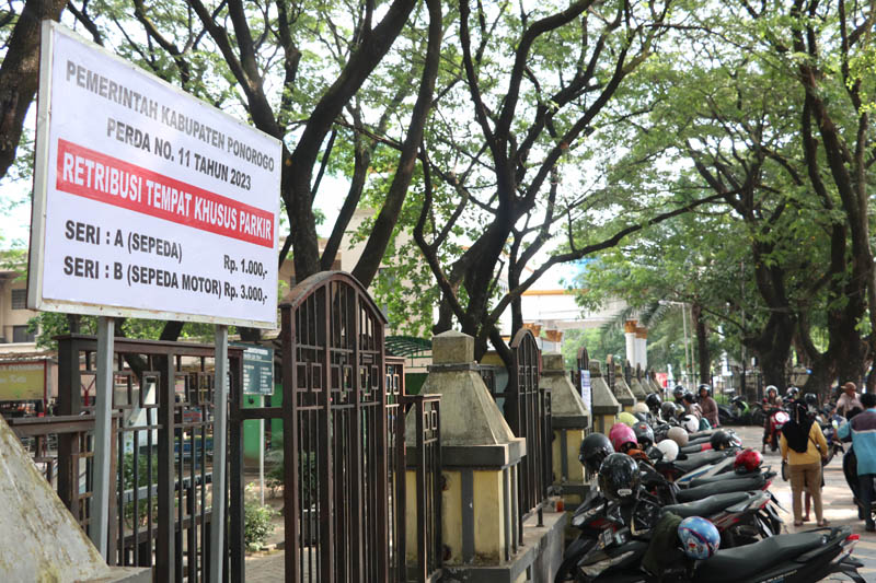 OPSI SOLUSI: DPRD Ponorogo mendorong digitalisasi dalam sektor retribusi, baik itu parkir, wisata, maupun lainnya untuk mendongkrak PAD.