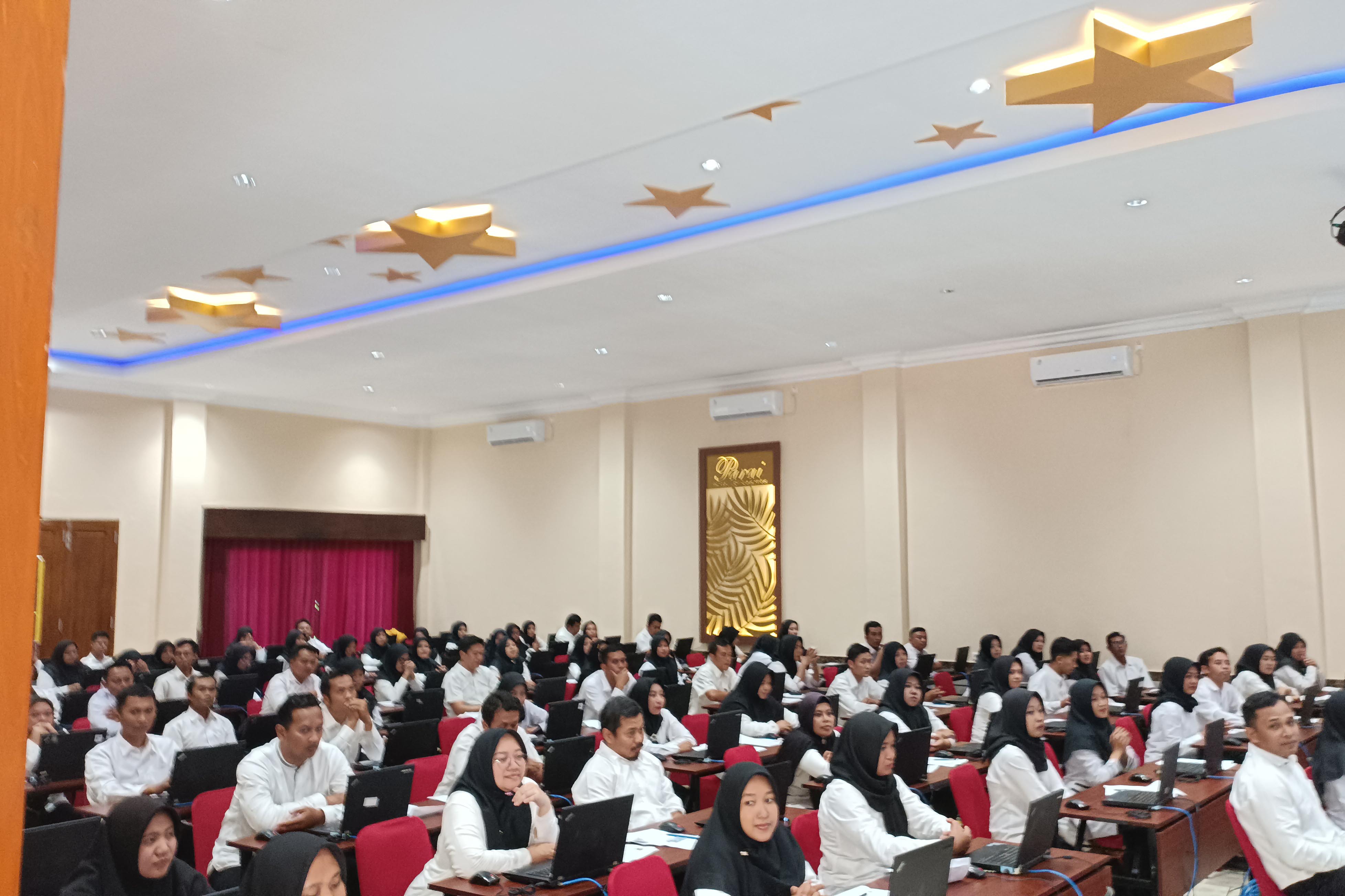 ILUSTRASI: Suasana seleksi CPNS tahun 2023 lalu. (DOKUMEN RADAR PACITAN)