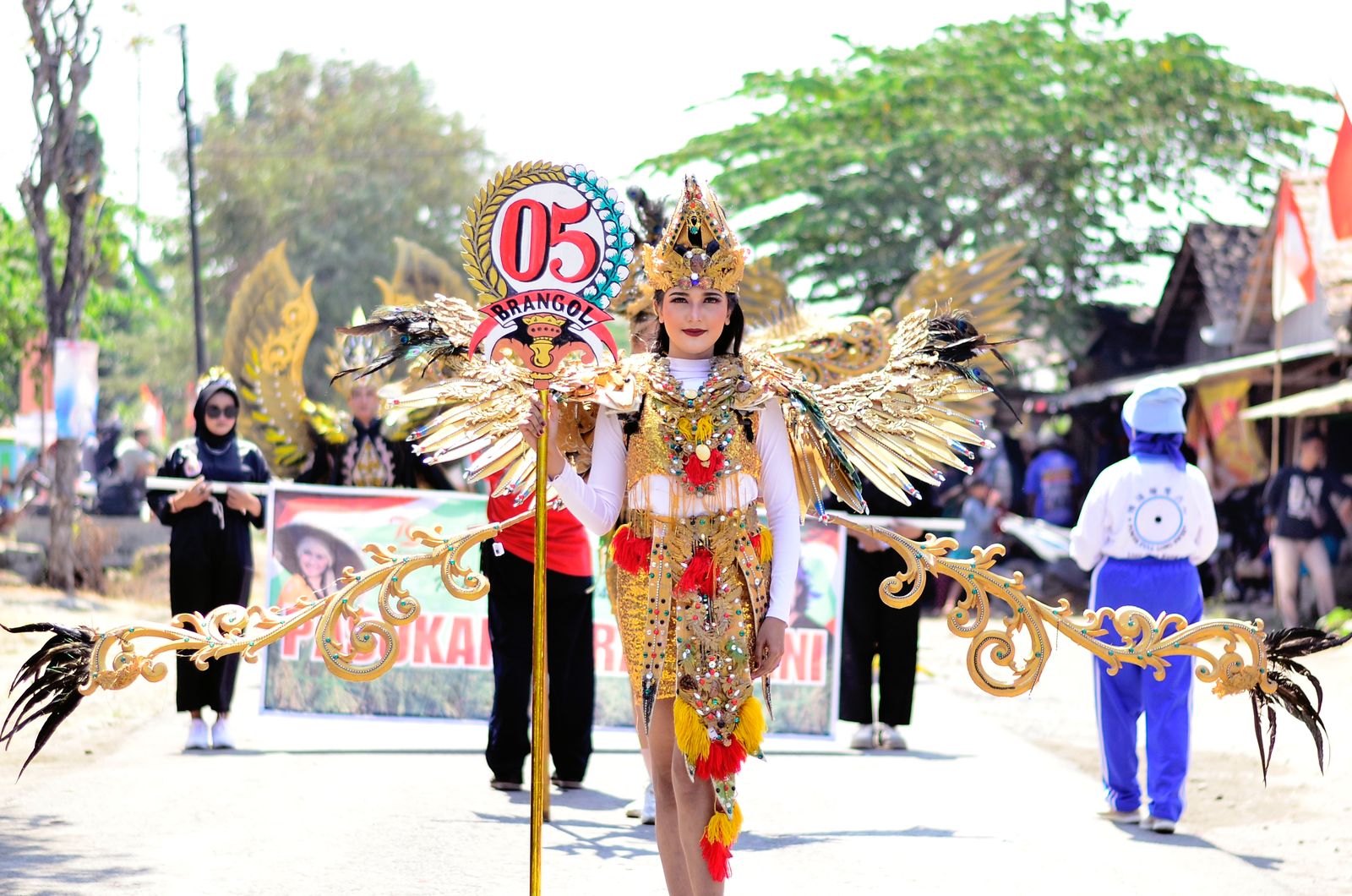 MASKOT: Penampilan epik maskot Pawai Karnaval Budaya Desa Brangol, Kecamatan Karangjati, dari nomor urut C-05.&nbsp;(PEMDES BRANGOL)