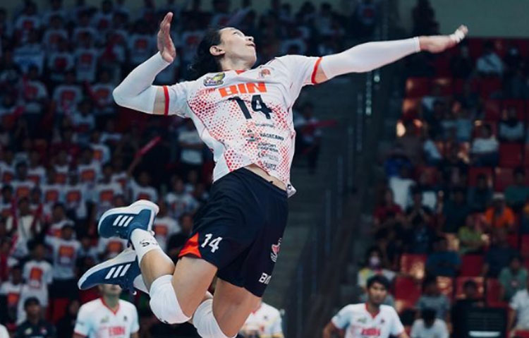 SARAT PENGALAMAN: Farhan Halim saat beraksi di Proliga 2024 lalu.