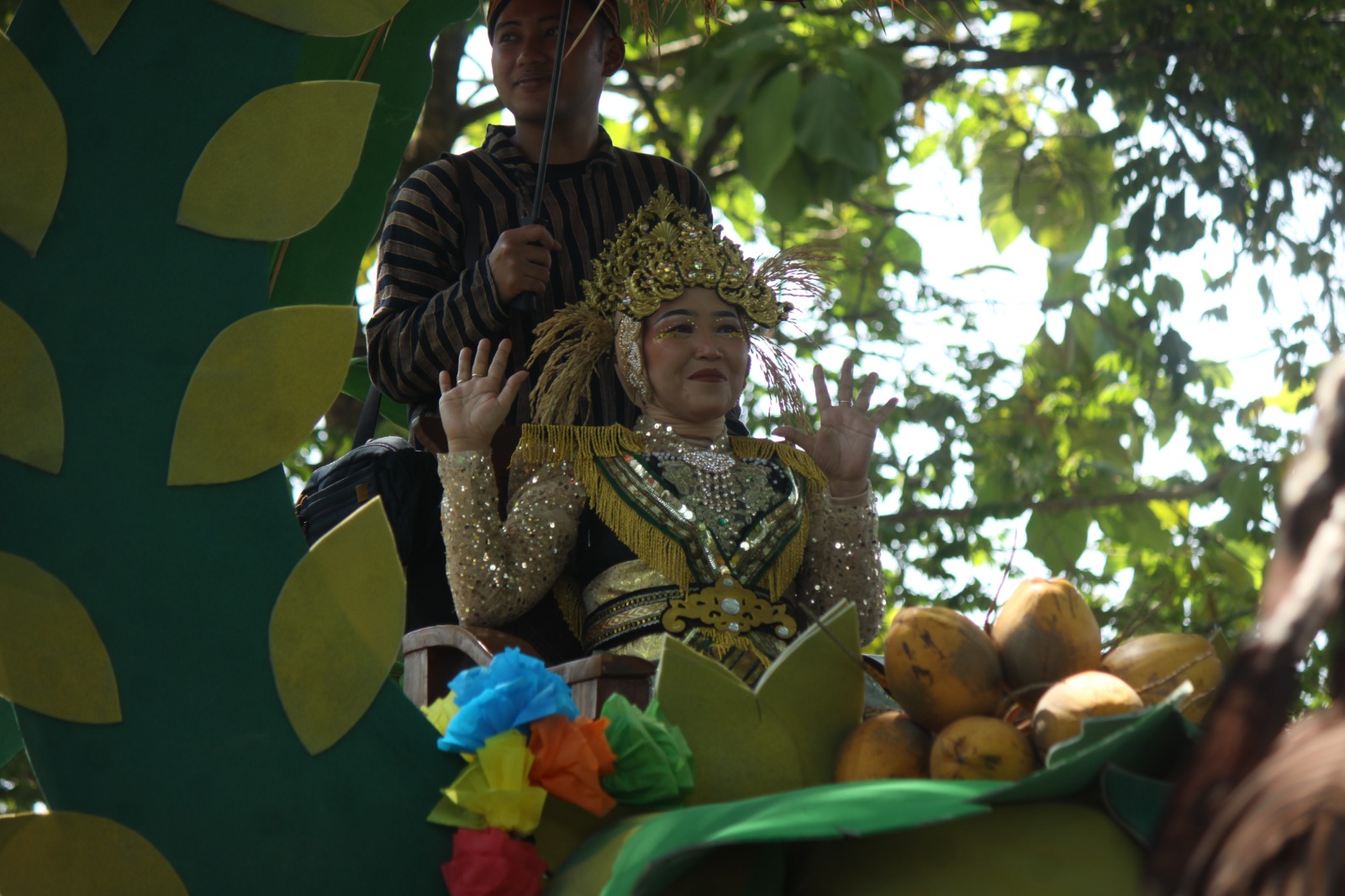 SIMBOLIS: Penyimbolan Dewi Sri yang digambarkan sebagai sosok penting dalam keberhasilan pertanian dan kesejahteraan masyarakat desa.&nbsp;(SATRIO JATI/RADAR MADIUN)