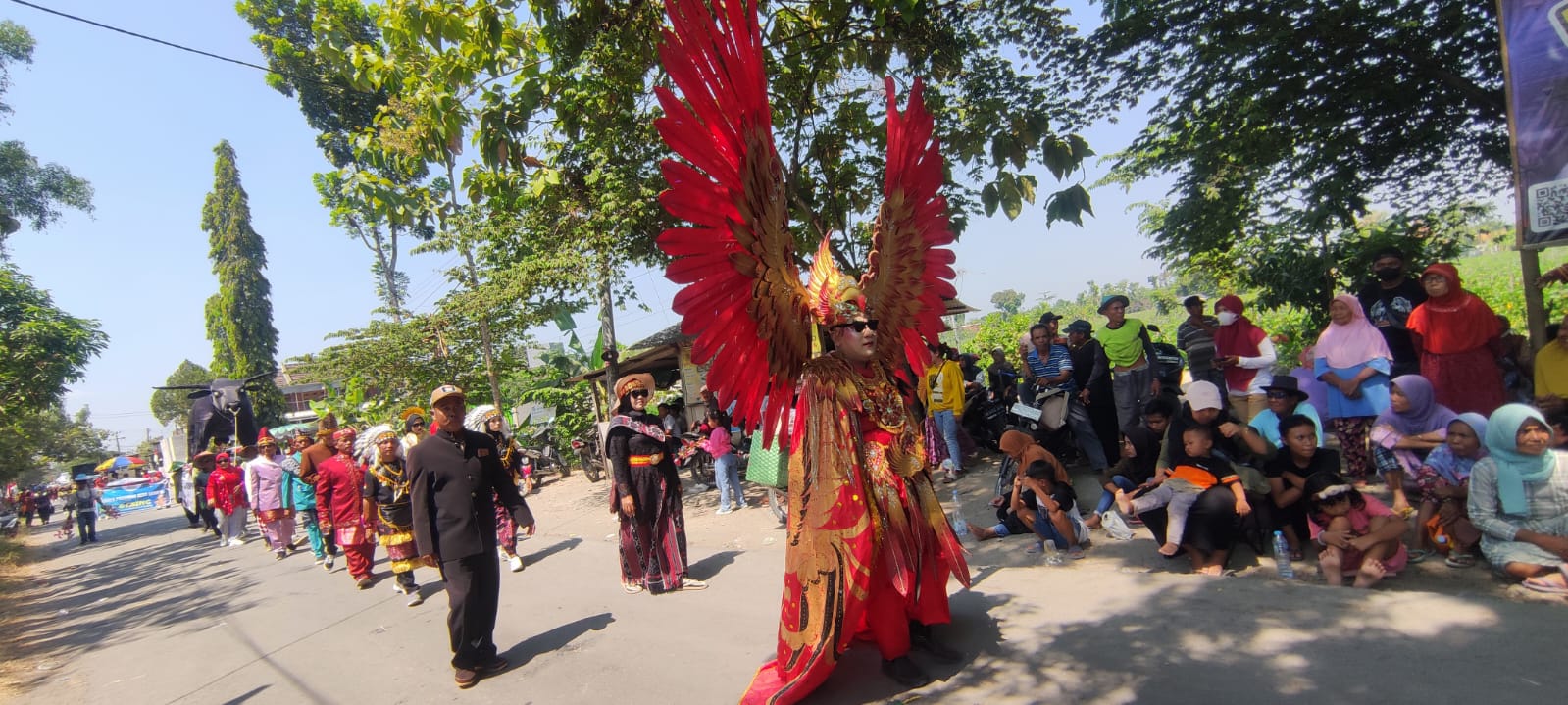 IKONIK: Kostum Garuda merah emas yang melambangkan keberanian dan kegagahan. (SATRIO JATI/RADAR MADIUN)