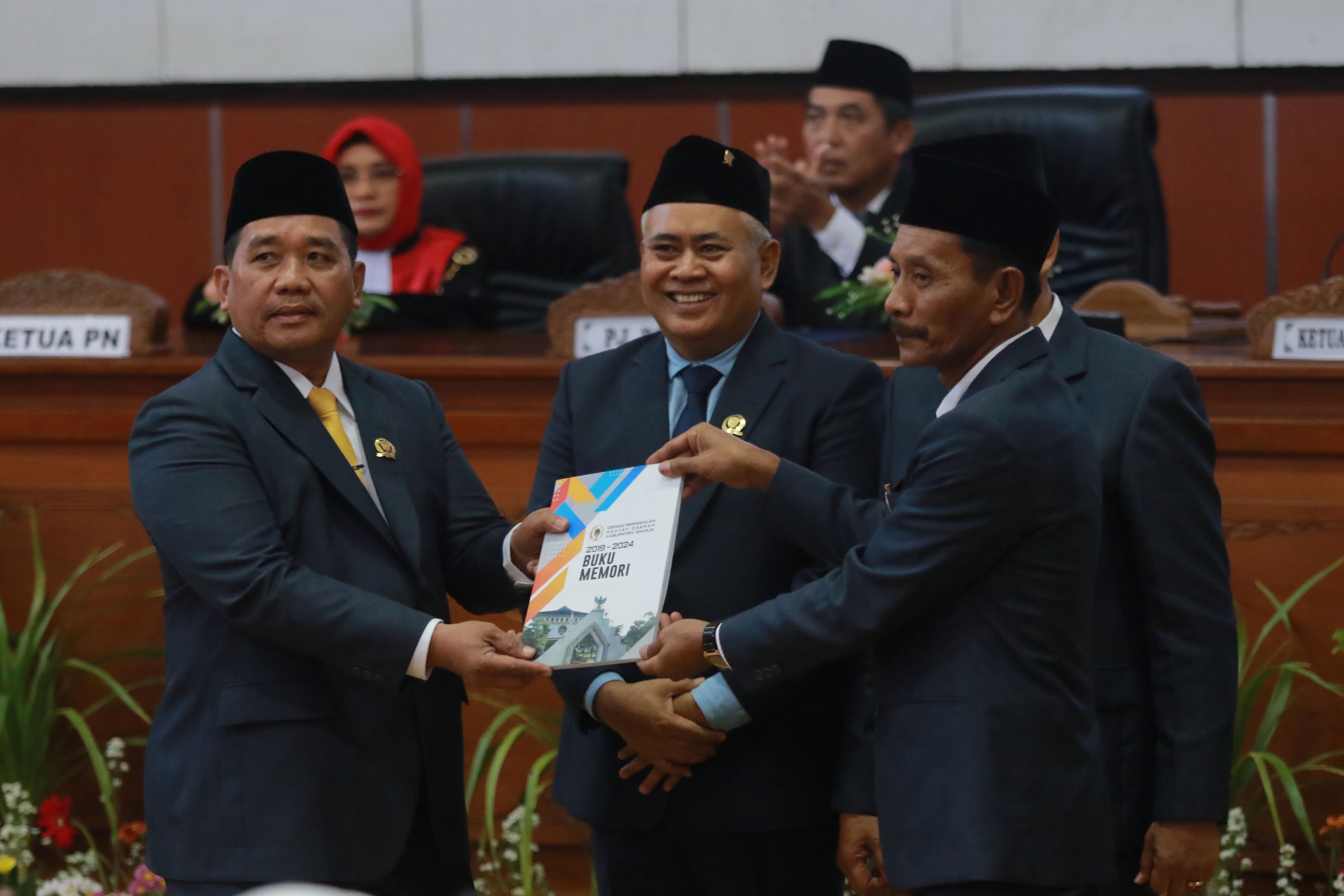 GERAK CEPAT: Alat kelengkapan dewan dipastikan segera dibentuk dalam kurun waktu sebulan. (R. BAGUS RAHADI/RADAR MADIUN)