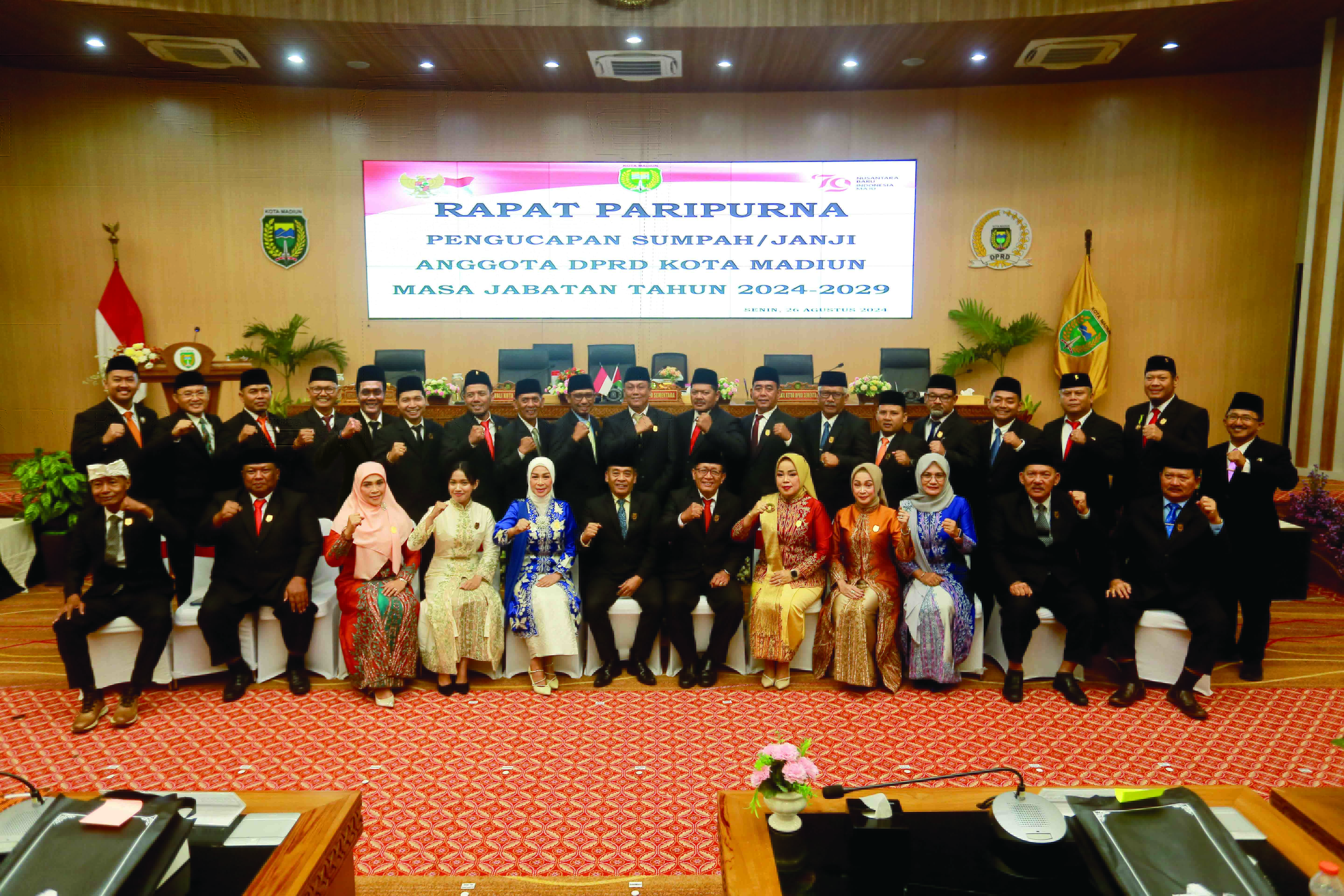 TERPILIH: Seluruh anggota DPRD Kota Madiun masa jabatan 2024-2029. (BAGAS BIMANTARA/RADAR MADIUN)