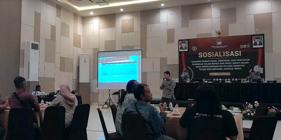 TAHAPAN COBLOSAN: KPU Ngawi gelar sosialisasi dengan media terkait aturan baru pendaftaran calon kepala daerah pasca putusan MK, Minggu (25/8).