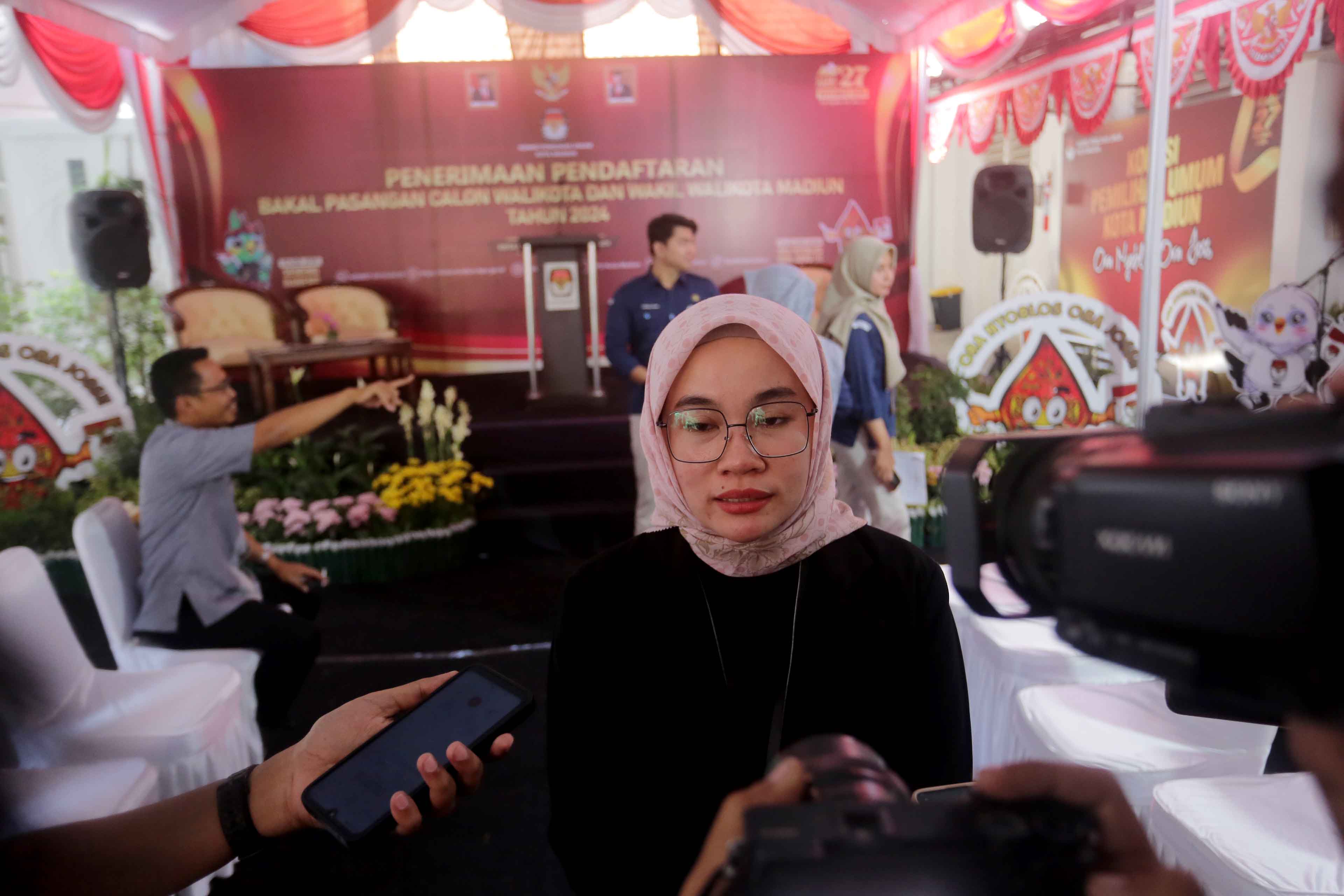 NIHIL: KPU Kota Madiun menyiapkan fasilitas bagi pasangan calon yang akan mendaftarkan diri, Selasa (27/8).&nbsp;(BAGAS BIMANTARA/RADAR MADIUN)