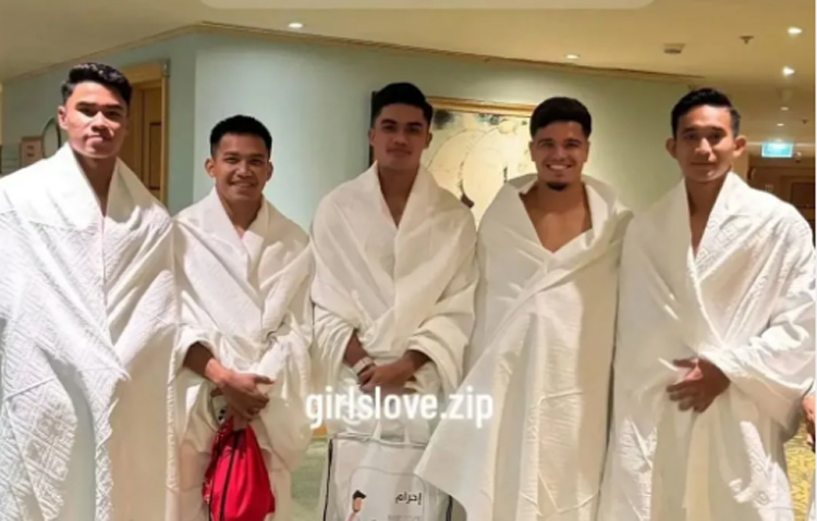 Sejumlah penggawa timnas menyempatkan umrah menjelang laga kontra Arab Saudi.