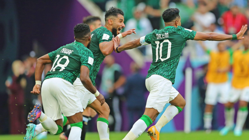 Salem Al Dawsary dan para pemain Arab Saudi melakukan selebrasi. (FOOTBALL 365)