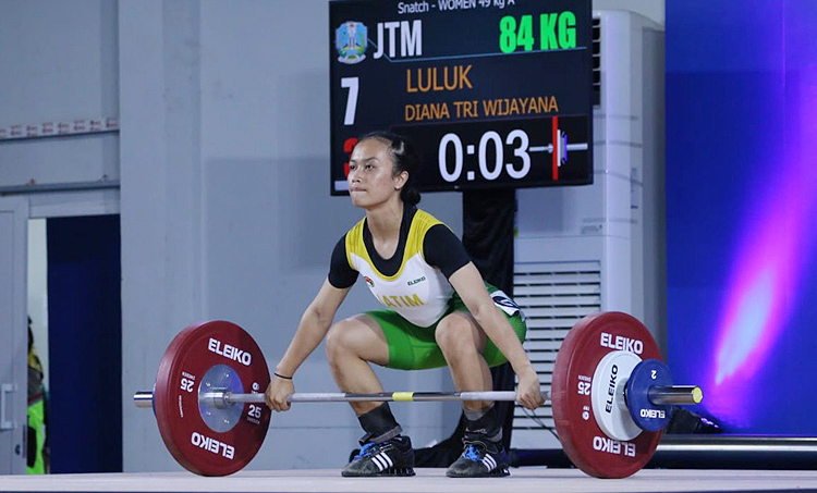 Luluk Diana menyumbang emas dari cabor angkat besi.