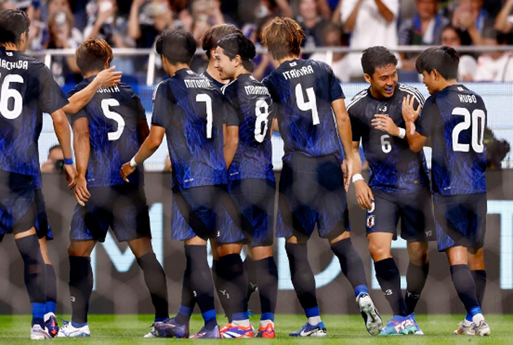 Selebrasi pemain Jelang usai mencetak gol.