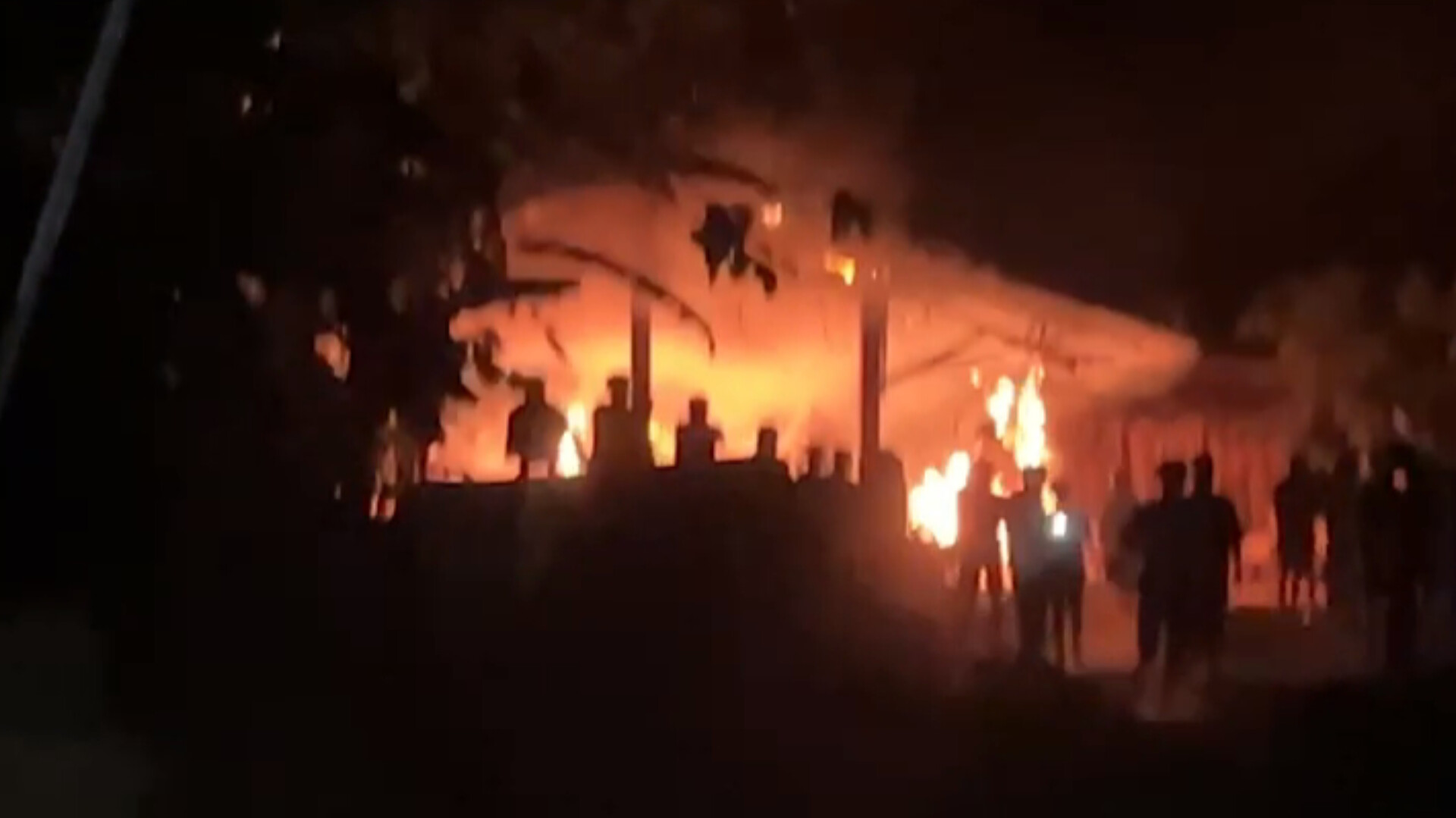 Kebakaran tempat pengolahan dan gudang kayu di Pacitan. (ISTIMEWA)