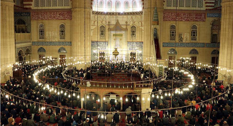 Suasana perayaan Maulid Nabi di Turki.