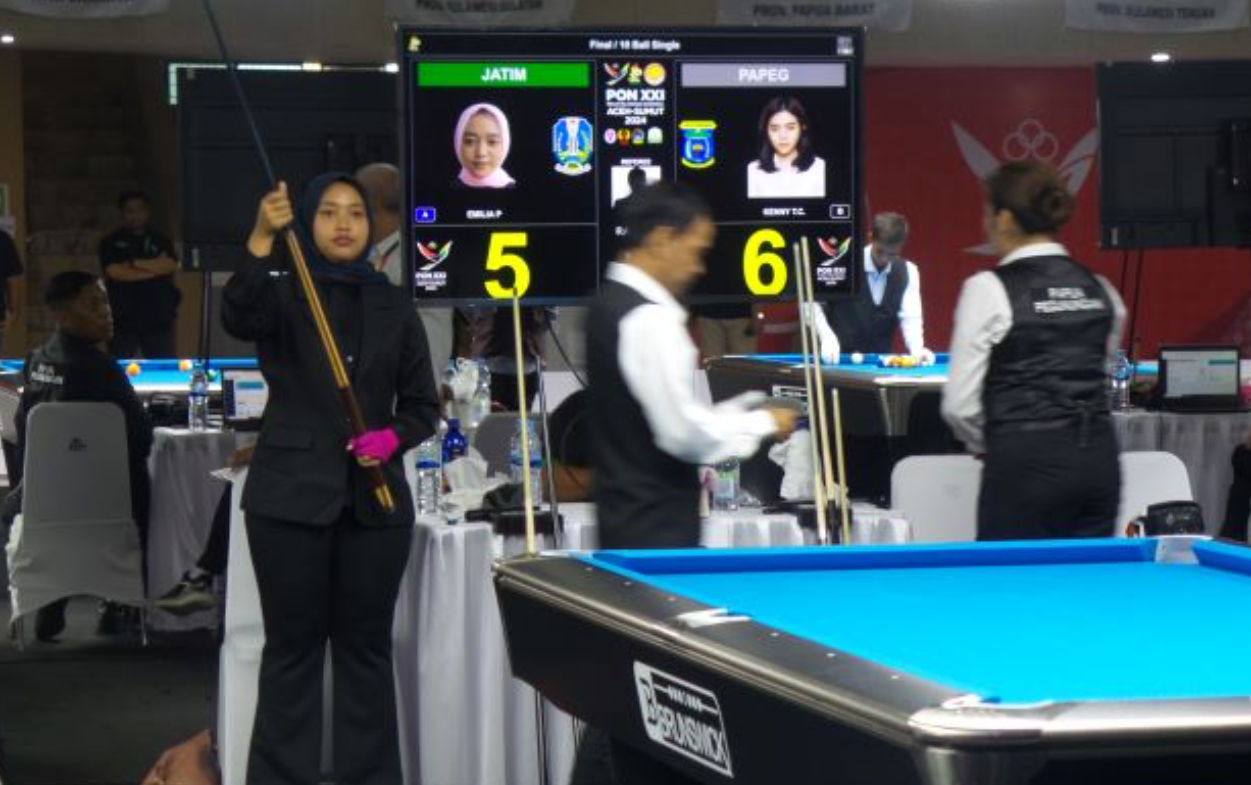 CONGRATS: Emilia Putri Rahmanda meraih medali perak untuk Jawa Timur dalam cabor biliar PON XXI 2024 Aceh-Sumut. (KONI JATIM)