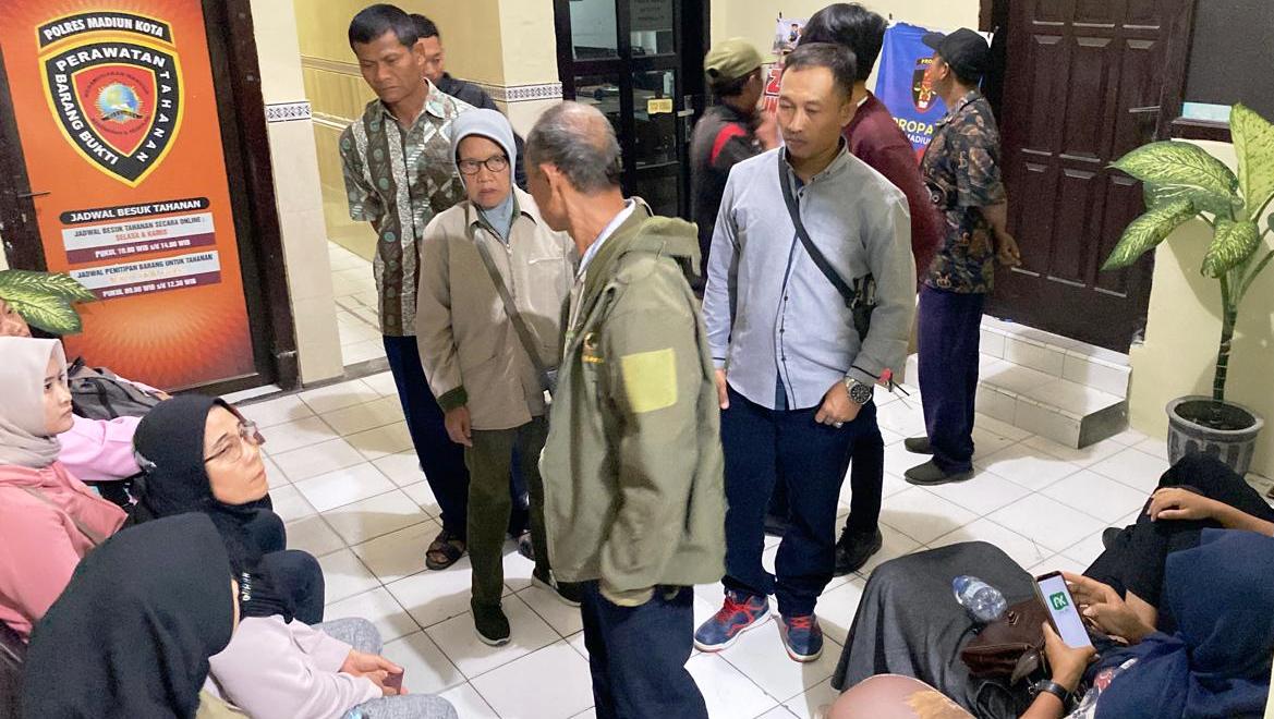 KAPUSAN: Para korban kasus dugaan penipuan lapur neng Polres Madiun Kota. (DOKUMEN/RADAR MADIUN)