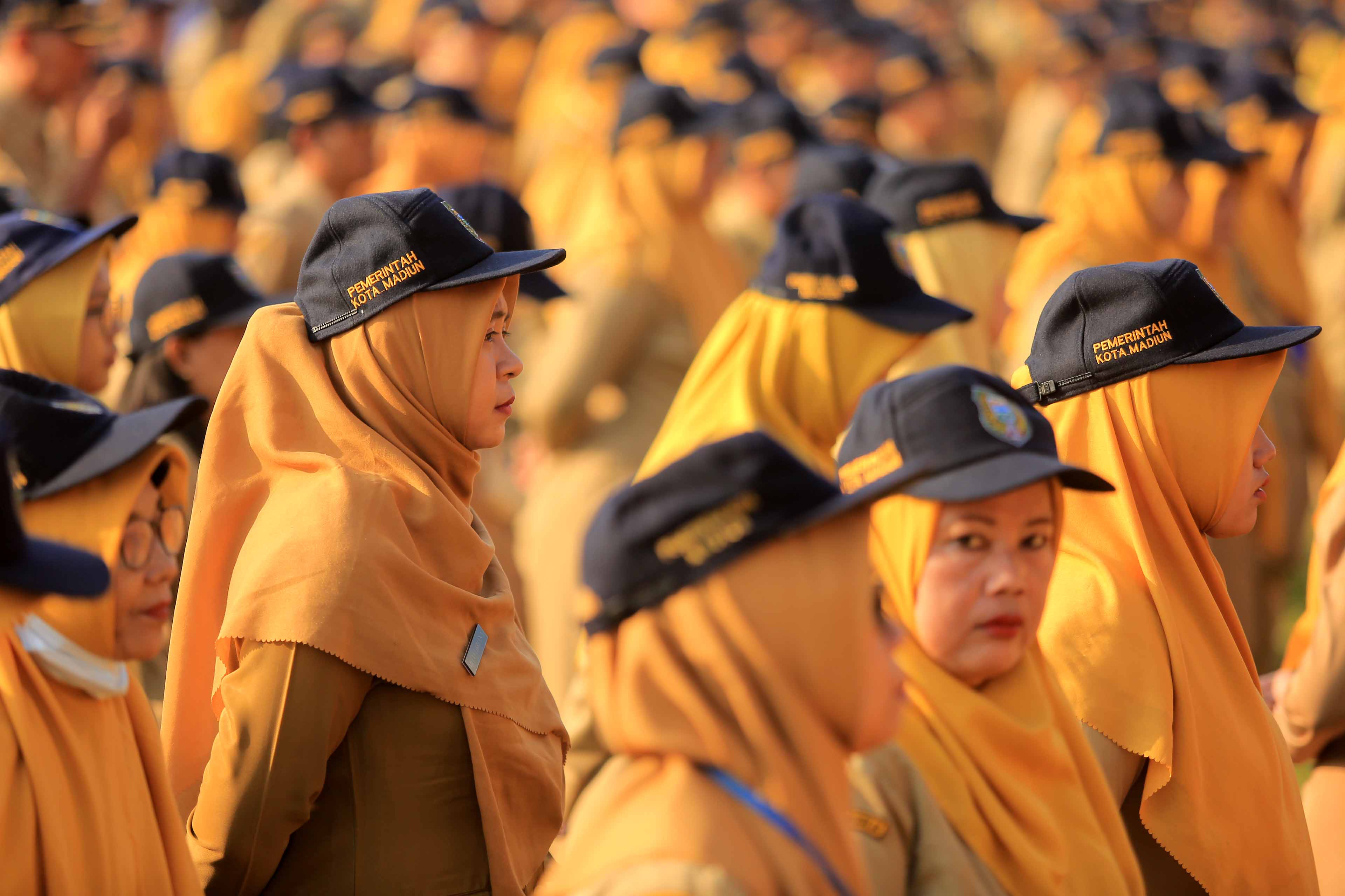 JANJI TAK MEMIHAK: Pemkot Madiun menggelar deklarasi netralitas ASN di Stadion Wilis Madiun, Jumat (20/9). (BAGAS BIMANTARA/JAWA POS RADAR MADIUN)