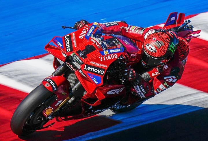 Francesco Bagnaia start terdepan.