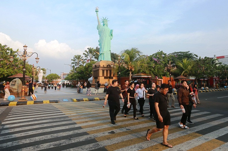 DESTINASI: Pahlawan Street Center minangka magnet utama wisatawan nusantara menyang Kota Madiun. (BAGAS BIMANTARA/RADAR MADIUN)