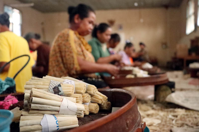 TRADISONAL : Rokok klobot Djanoko asli Ponorogo diproduksi secara manual oleh buruh linting. Pernah berjaya di era tahun 1971-1979.