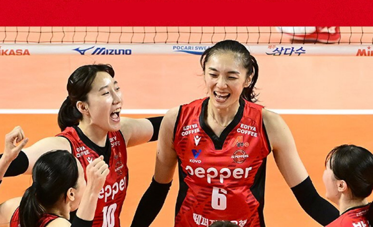 Zhang Yu (nomor 6) tampil impresif saat menghadapi Hyundai Hillstate.