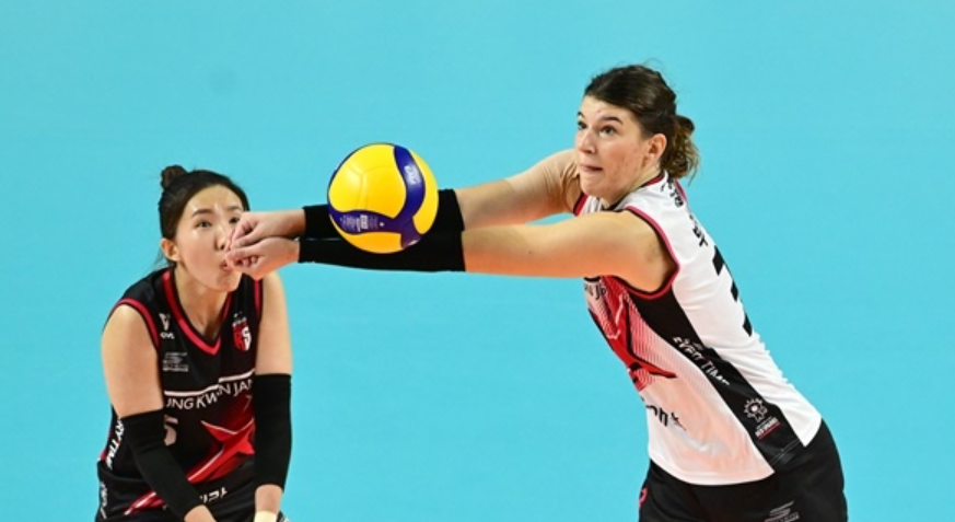 SOLID: Vanja Bukilic menjalani debut di kompetisi voli Korea bersama Red Sparks, Senin (30/9). (NAVER)