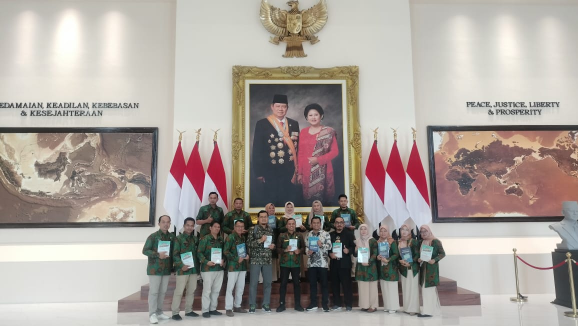 DEDIKASI TINGGI: Pelaksanaan&nbsp;diseminasi inovasi dan penyerahan buku. (DOKUMEN)