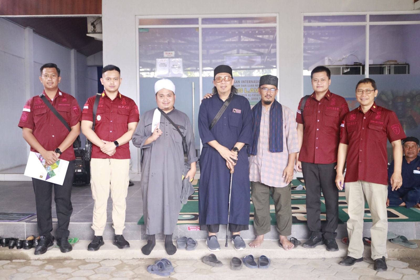 CEK WNA: Tim Kantor Imigrasi Kelas II Non TPI Madiun menggelar Operasi Jagratara di salah satu pondok pesantren di Magetan. (KANIM MADIUN)