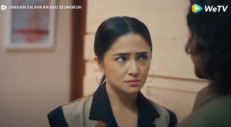 Salah satu adegan Marshanda di Jangan Salahkan Aku Selingkuh.