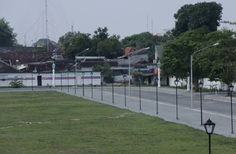 ANA GANTINE: Sakubenge alun-alun Kota Solo ora bisa kanggo parkir meneh sawise direvitalisasi. (DOKUMEN/RADAR SOLO)