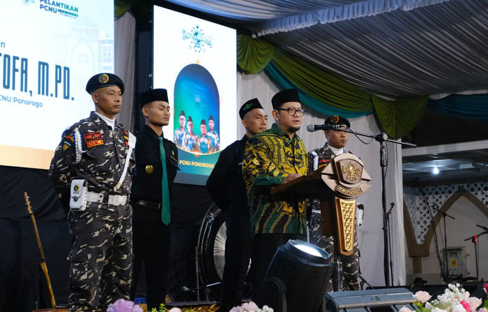 PELANTIKAN: 60 pengurus baru PCNU Ponorogo periode 2024-2029 resmi dilantik di halaman Masjid NU Ponorogo Senin malam (21/10).