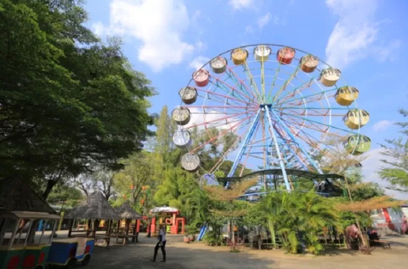 ILUSTRASI: Swasana Madiun Umbul Square, objek wisata duweke Pemkab Madiun ing Kecamatan Dolopo. (DOKUMEN/RADAR MADIUN)
