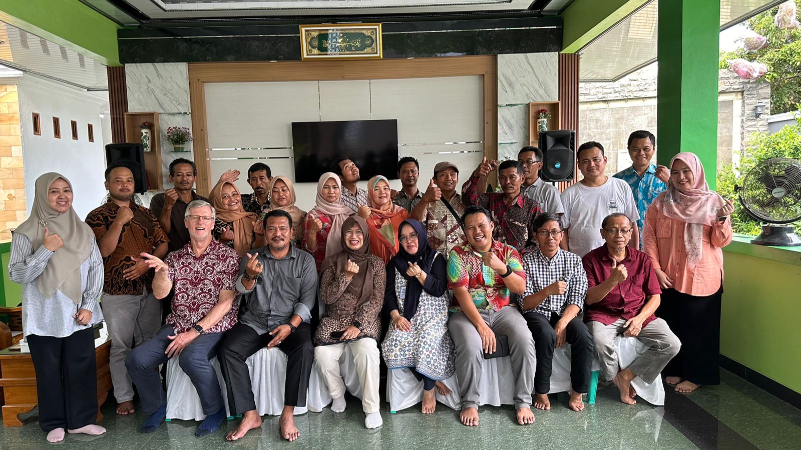 BERI DUKUNGAN: Tim PKM UINSA Surabaya saat pendampingan penyusunan RKP Desa di Ngrayun, Ponorogo.