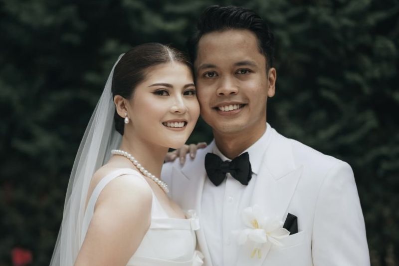 Anthony Ginting resmi menikah dengan kekasihnya, Mitzi Abigail Purnama, Sabtu (26/10). (ANTARA)