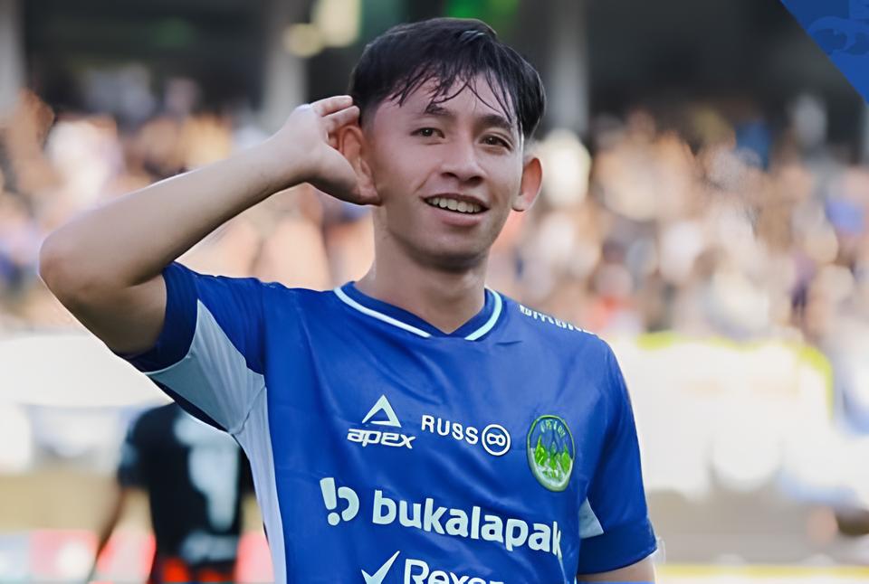 Selebrasi Arlyansyah usai cetak gol.