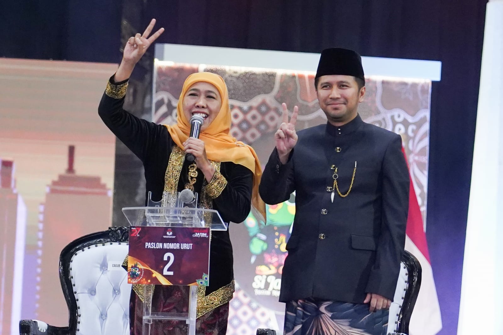 Calon Gubernur dan Calon Wakil Gubernur Jawa Timur nomor urut 2 Khofifah Indar Parawansa-Emil Elestianto Dardak