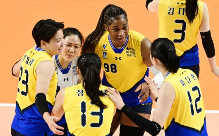 Opposite Hyundai Hillstate asal Kamerun Moma Bassoko tampil impresif saat menghadapi rival Red Sparks, IBK altos, di putaran keempat liga voli Korea Selatan.