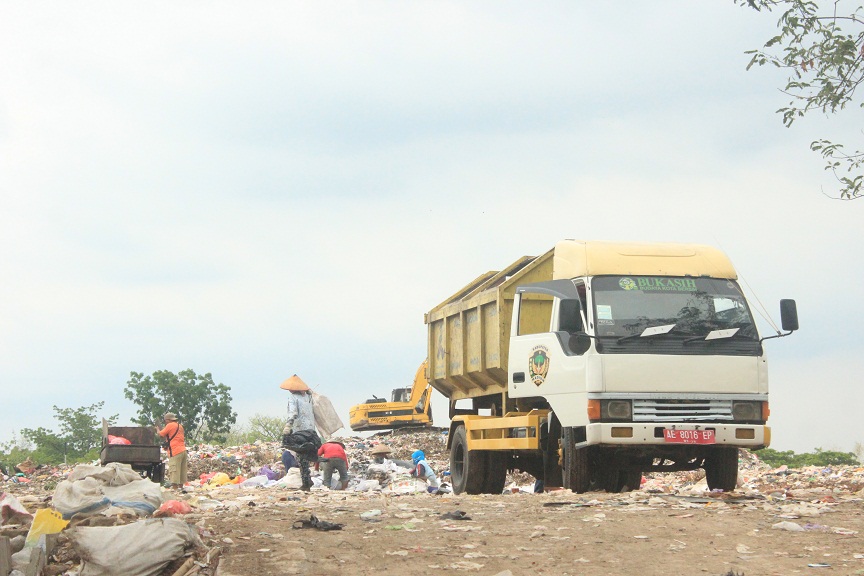 OVERLOAD: Kaanane TPA Sampah Kaliabu, Kabupaten Madiun, wis nguwatirake. (DOKUMEN/RADAR MADIUN)