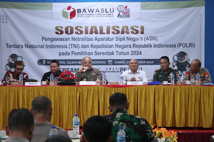 KOMITMEN: Bawaslu Ponorogo menggelar sosialisasi netralitas ke ASN, dan TNI, Polri dalam pilkada di Hotel Gajah Mada, Kamis (31/10).