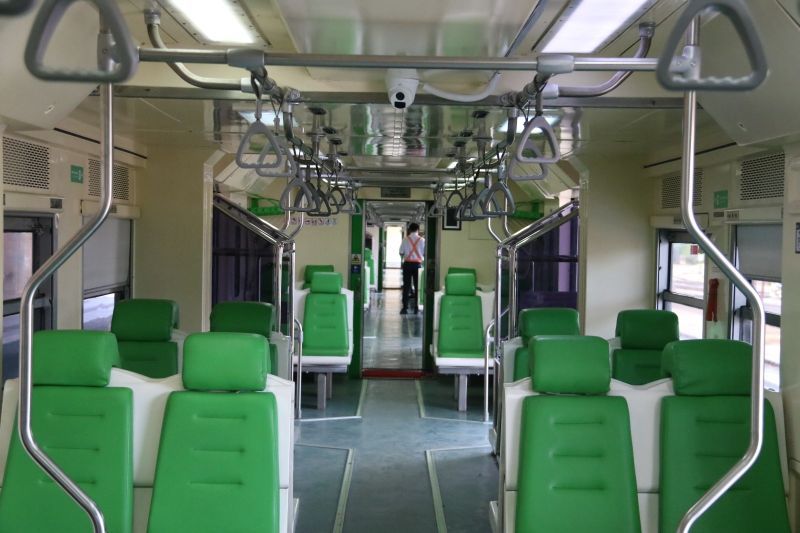 Interior KA Bias yang melayani rute Stasiun Madiun-Solo Balapan-Bandara Adi Soemarmo Solo (ANTARA)