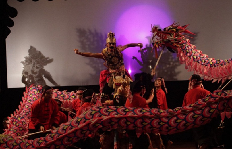 KREATIF-INOVATIF: Penampilan wayang kolaborai ing Hari Wayang Dunia X sing digelar ISI Sukakarta. (DOKUMEN/RADAR SOLO)